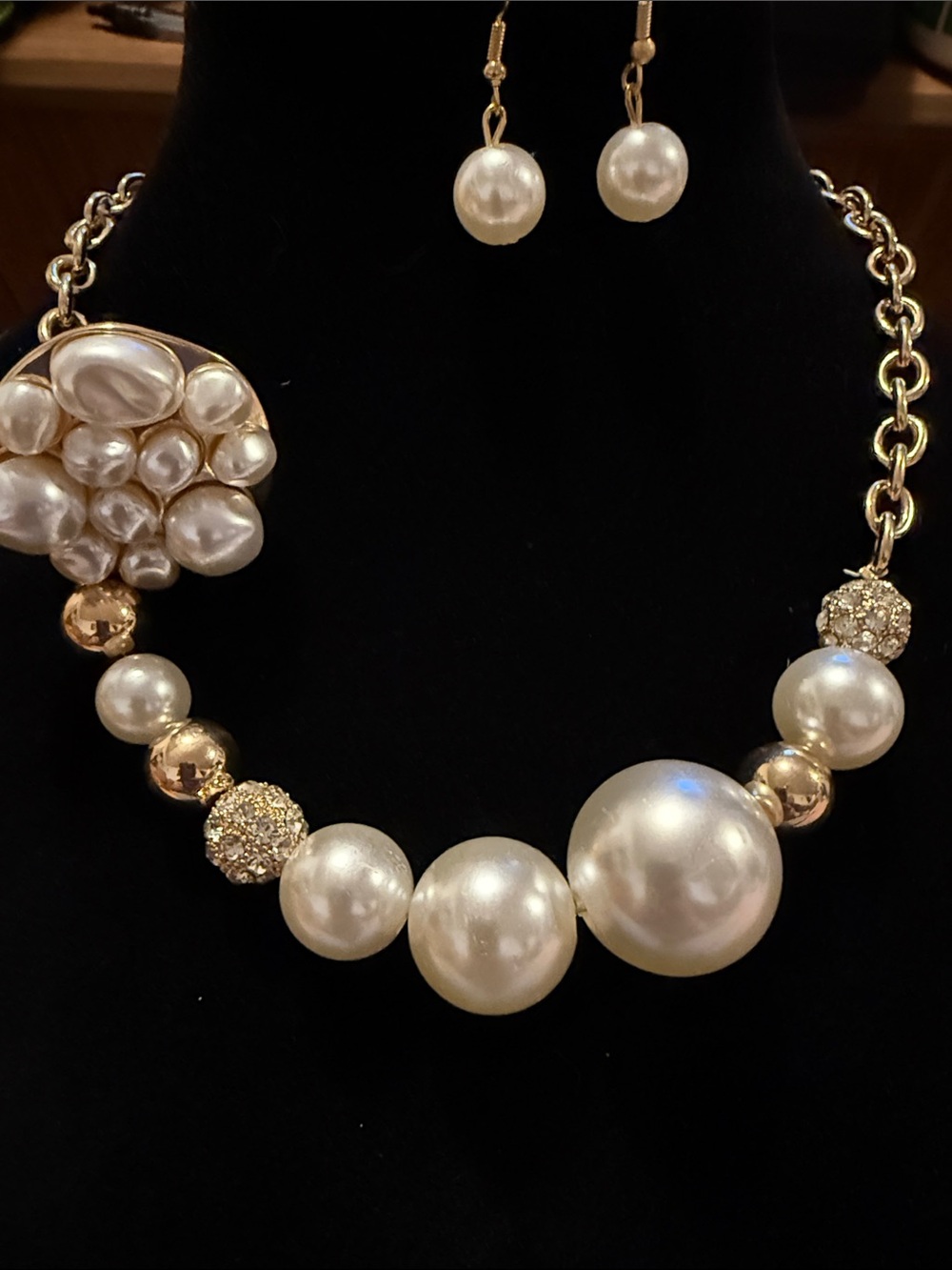 New Women’s Gold-Tone Pearl Statement Necklace 12” Earrings & stretch ring